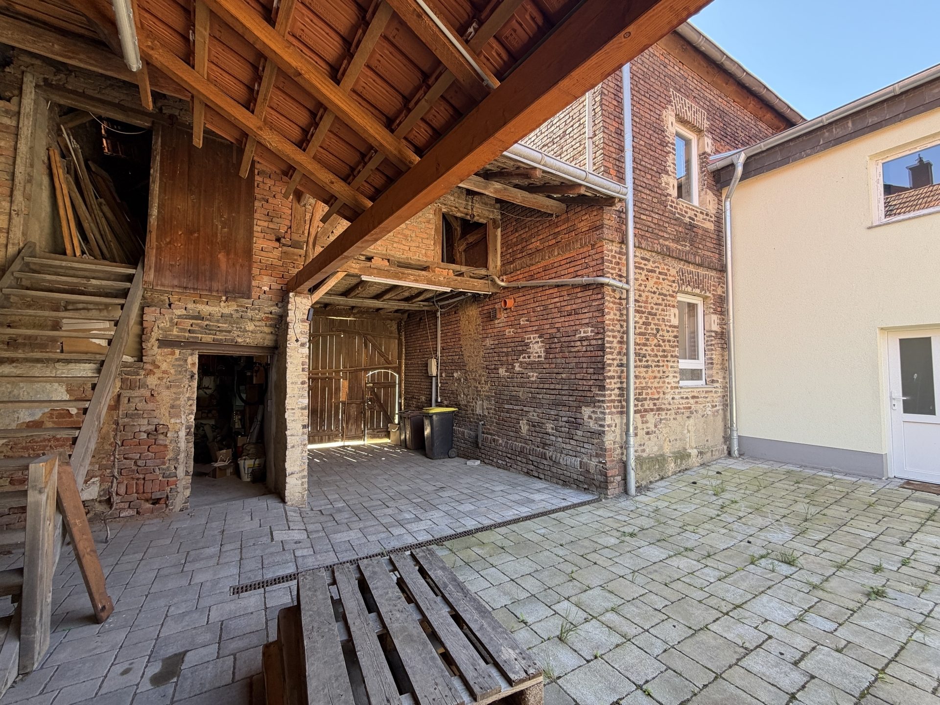 Immobilienangebot - Rheinbach / Flerzheim - Haus - Charmantes Hofanwesen mit Innenhof & moderner Energietechnik