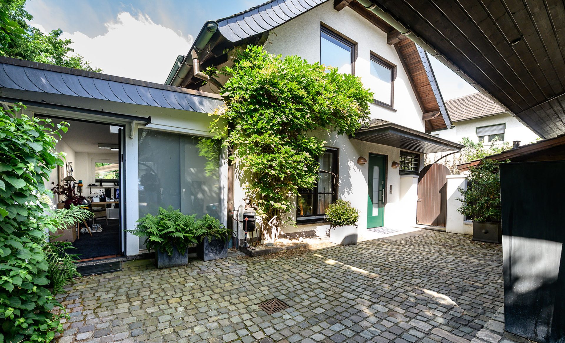 Immobilienangebot - Königswinter / Oberdollendorf - Haus - Wohnen mit Urlaubsflair – Ihr Zuhause mit Pool und Traumgarten!