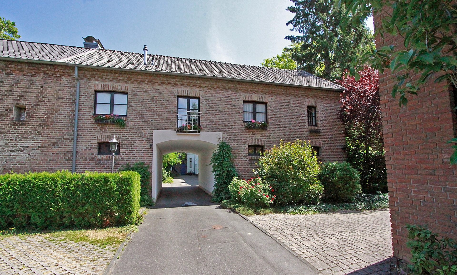 Immobilienangebot - Bornheim / Hersel - Wohnung - Stilvoll wohnen in denkmalgeschützter Hofanlage