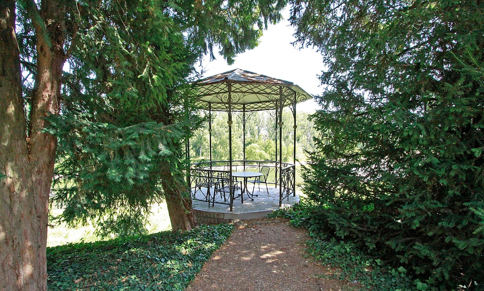Immobilienangebot - Bornheim / Hersel - Wohnung - Stilvoll wohnen in denkmalgeschützter Hofanlage