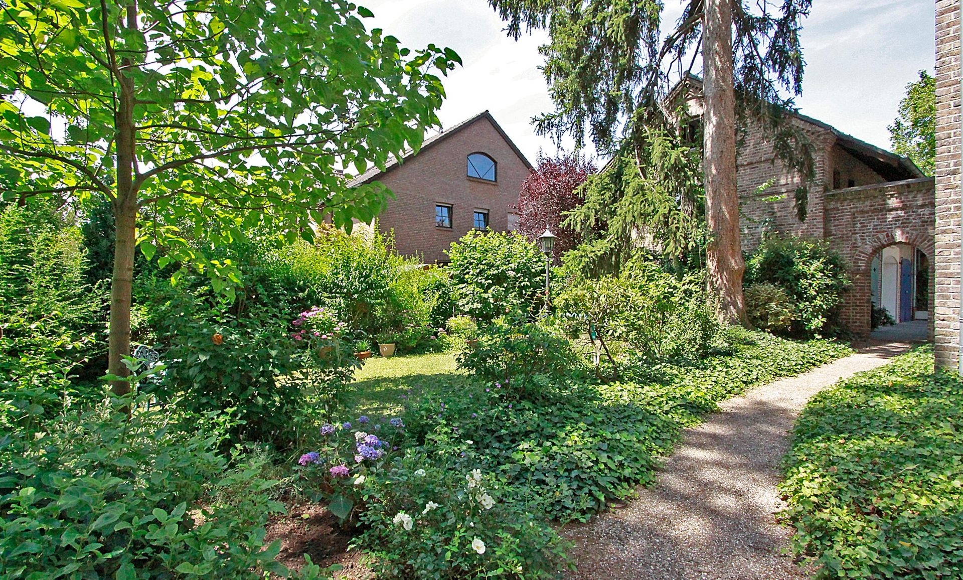 Immobilienangebot - Bornheim / Hersel - Wohnung - Stilvoll wohnen in denkmalgeschützter Hofanlage