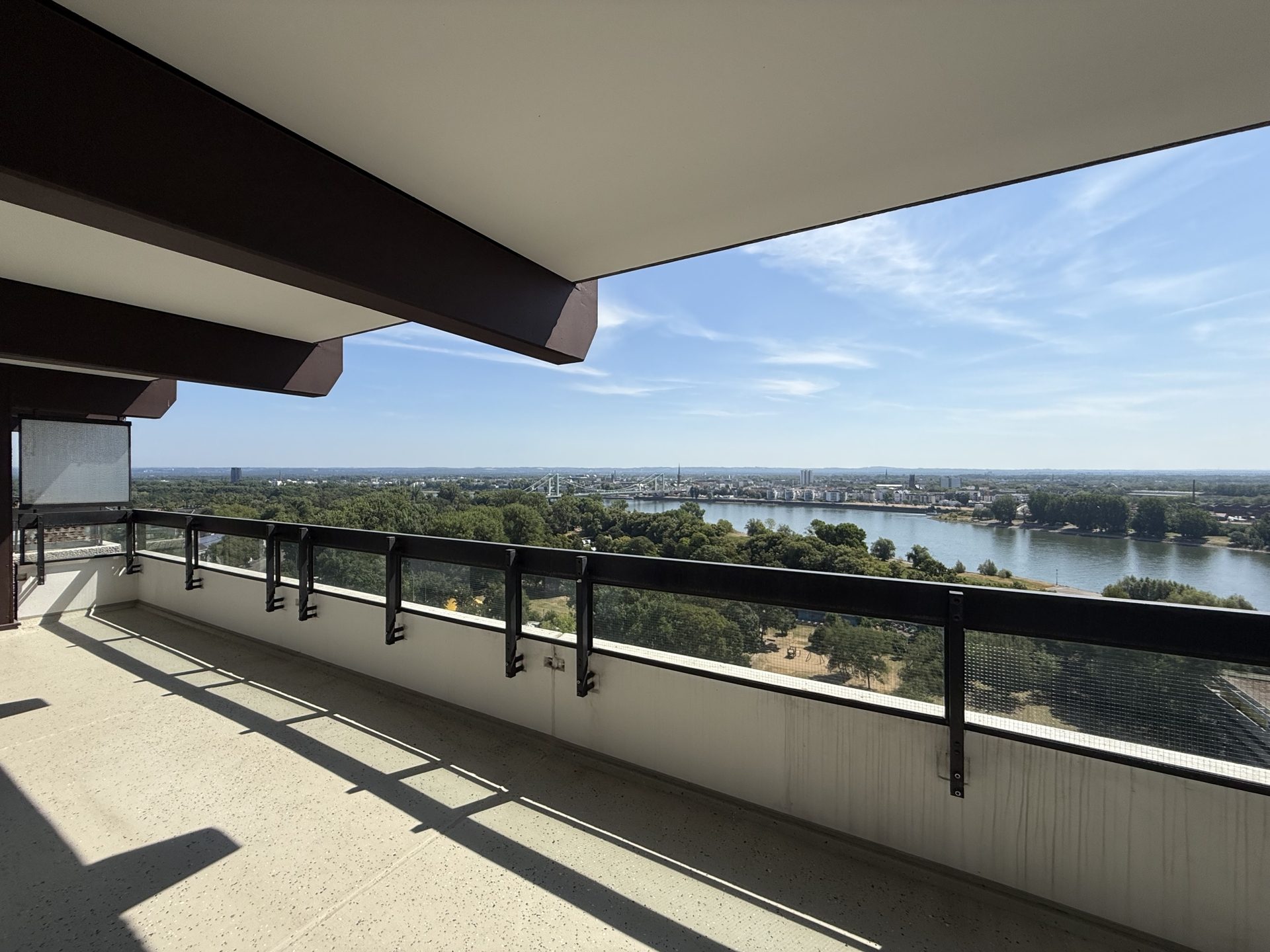 Immobilienangebot - Köln / Riehl - Wohnung - Warum auf Nachbars Hecke schauen?