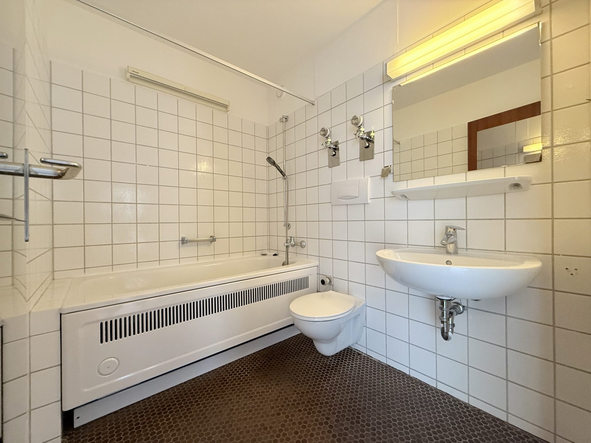 Immobilienangebot - Köln / Riehl - Wohnung - Warum auf Nachbars Hecke schauen?