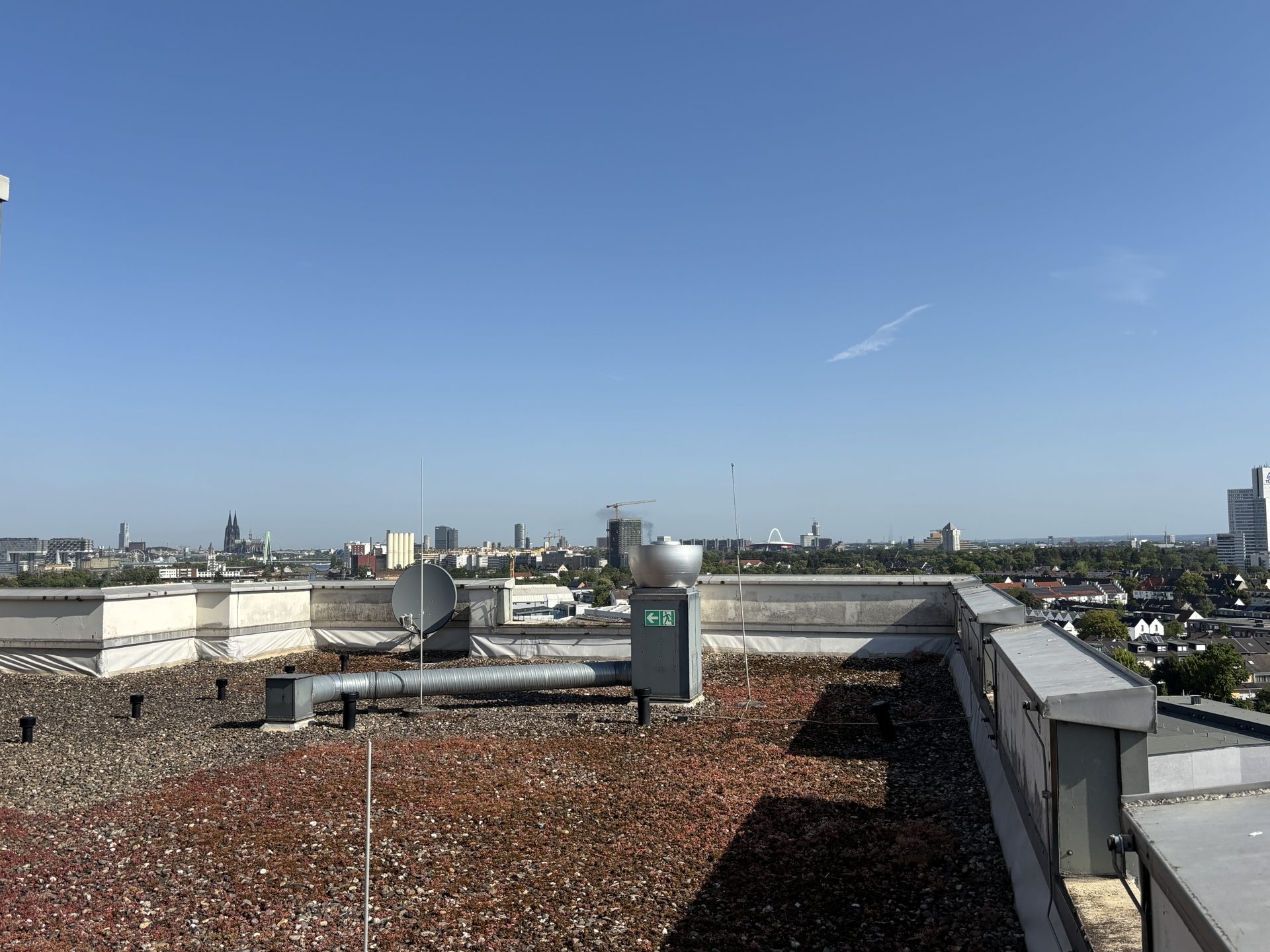 Immobilienangebot - Köln / Poll - Wohnung - Maisonettewohnung mit spektakulärer Dachterrasse und unverbautem Rheinblick – mit Erbpacht!