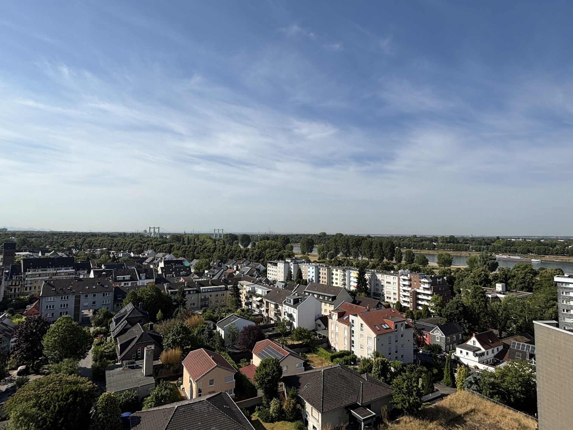 Immobilienangebot - Köln / Poll - Wohnung - Maisonettewohnung mit spektakulärer Dachterrasse und unverbautem Rheinblick – mit Erbpacht!