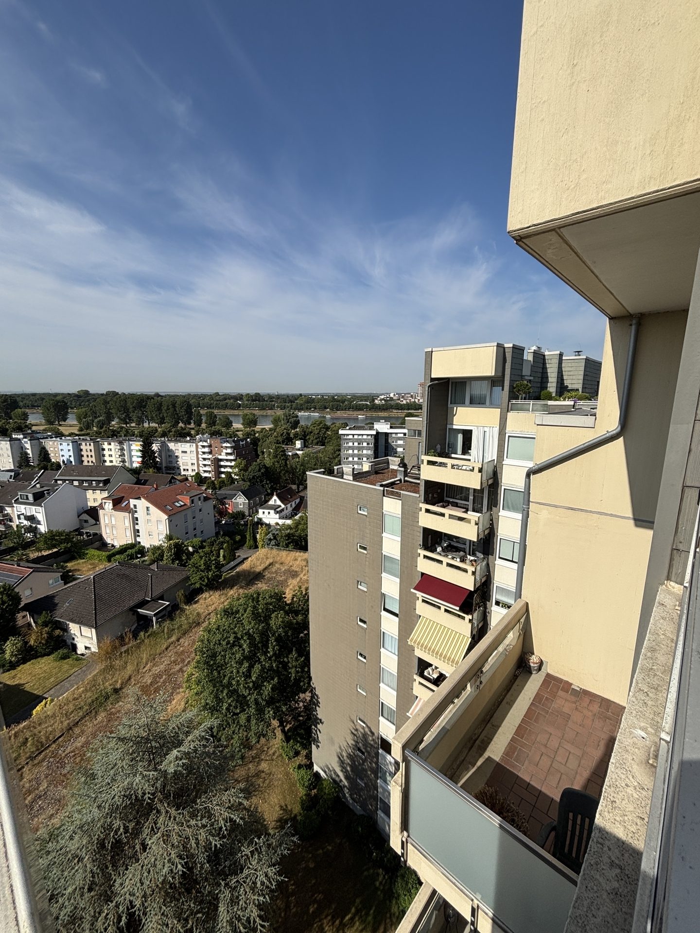 Immobilienangebot - Köln / Poll - Wohnung - Maisonettewohnung mit spektakulärer Dachterrasse und unverbautem Rheinblick – mit Erbpacht!