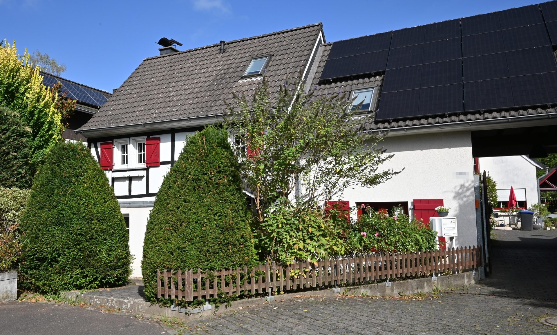 Immobilienangebot - Bergisch Gladbach / Hebborn - Haus - Fachwerkhaus mit Charme – besonderer Wohnkomfort direkt am Waldrand - zweites Objekt bald verfügbar
