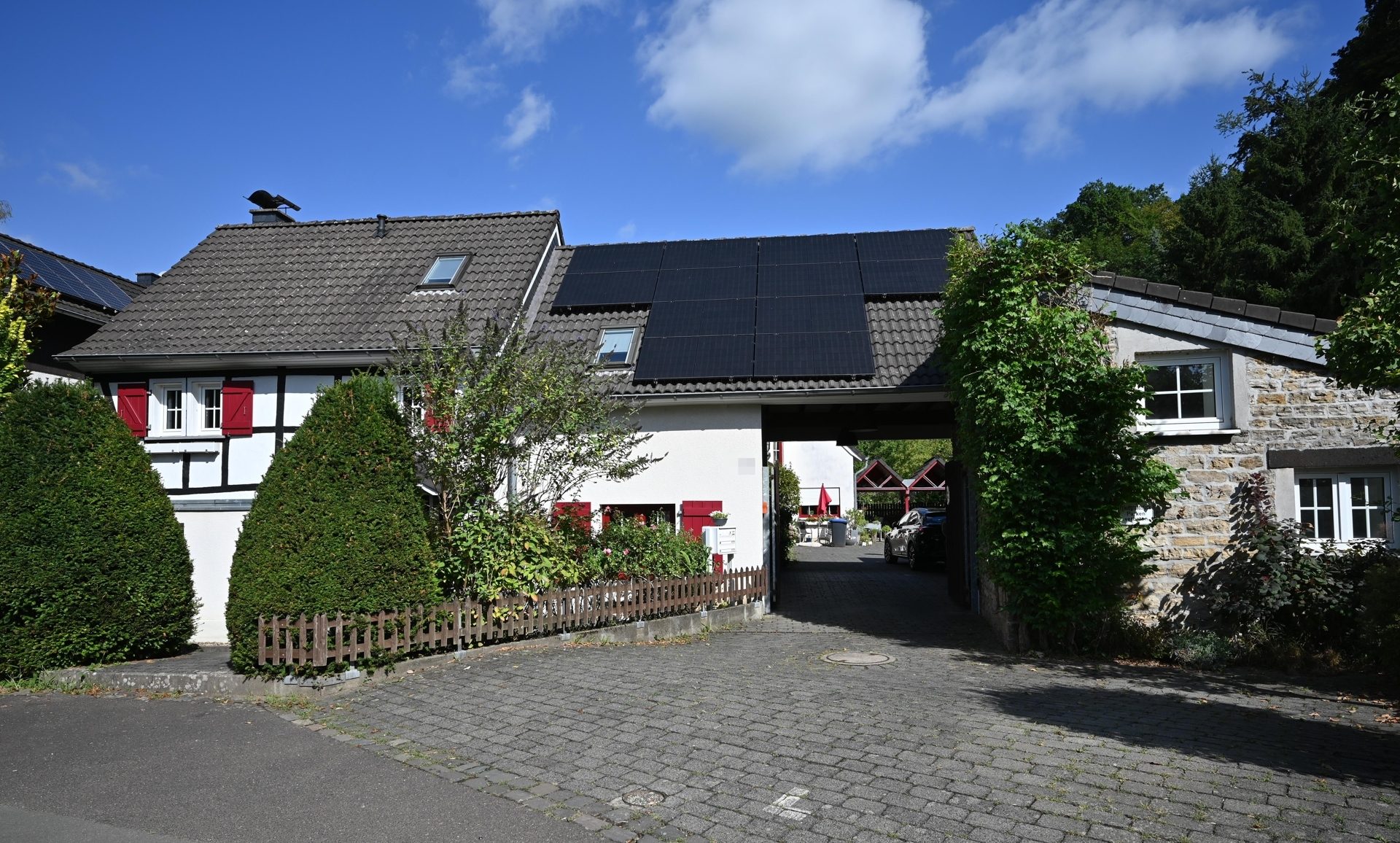 Immobilienangebot - Bergisch Gladbach / Hebborn - Haus - Fachwerkhaus mit Charme – besonderer Wohnkomfort direkt am Waldrand - zweites Objekt bald verfügbar