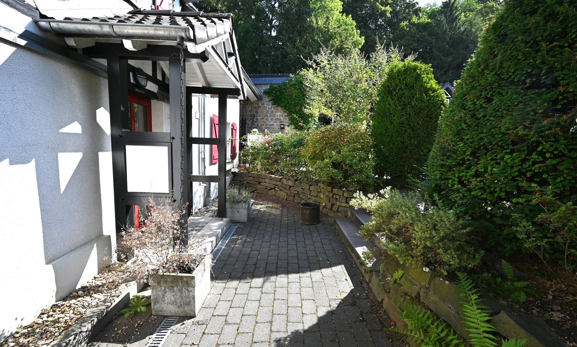 Immobilienangebot - Bergisch Gladbach / Hebborn - Haus - Fachwerkhaus mit Charme – besonderer Wohnkomfort direkt am Waldrand - zweites Objekt bald verfügbar