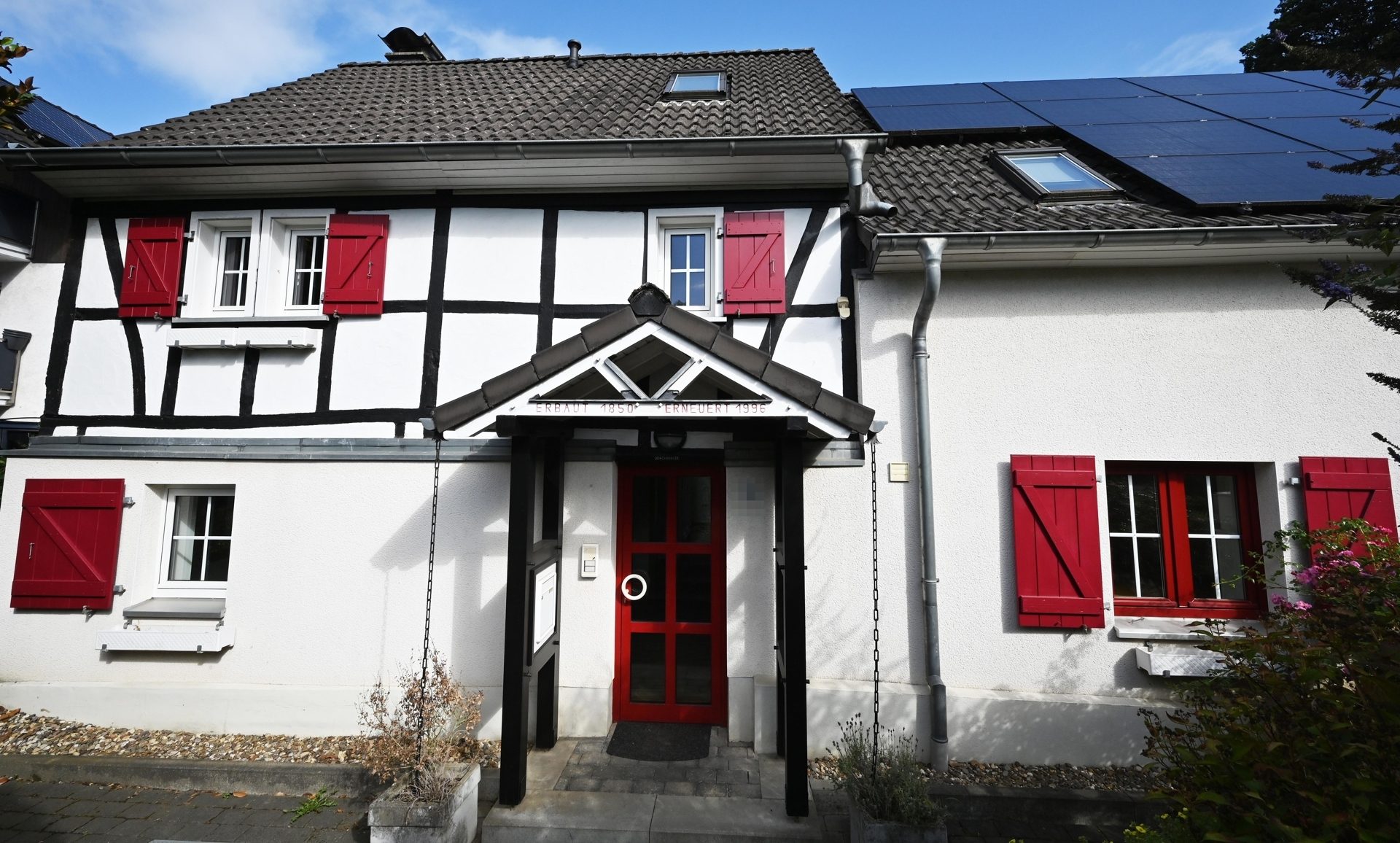 Immobilienangebot - Bergisch Gladbach / Hebborn - Haus - Fachwerkhaus mit Charme – besonderer Wohnkomfort direkt am Waldrand - zweites Objekt bald verfügbar