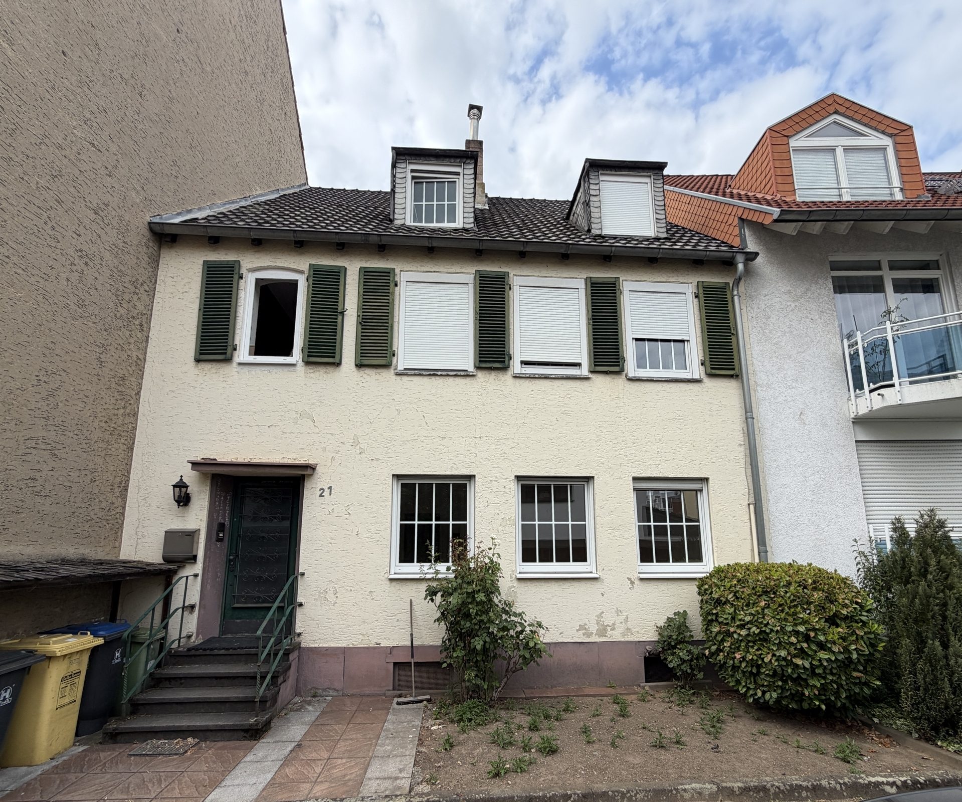 Immobilienangebot - Bonn / Rüngsdorf - Haus - Drei Wohnungen, viele Möglichkeiten – Aufgeteiltes Mehrfamilienhaus in Bonn-Rüngsdorf!