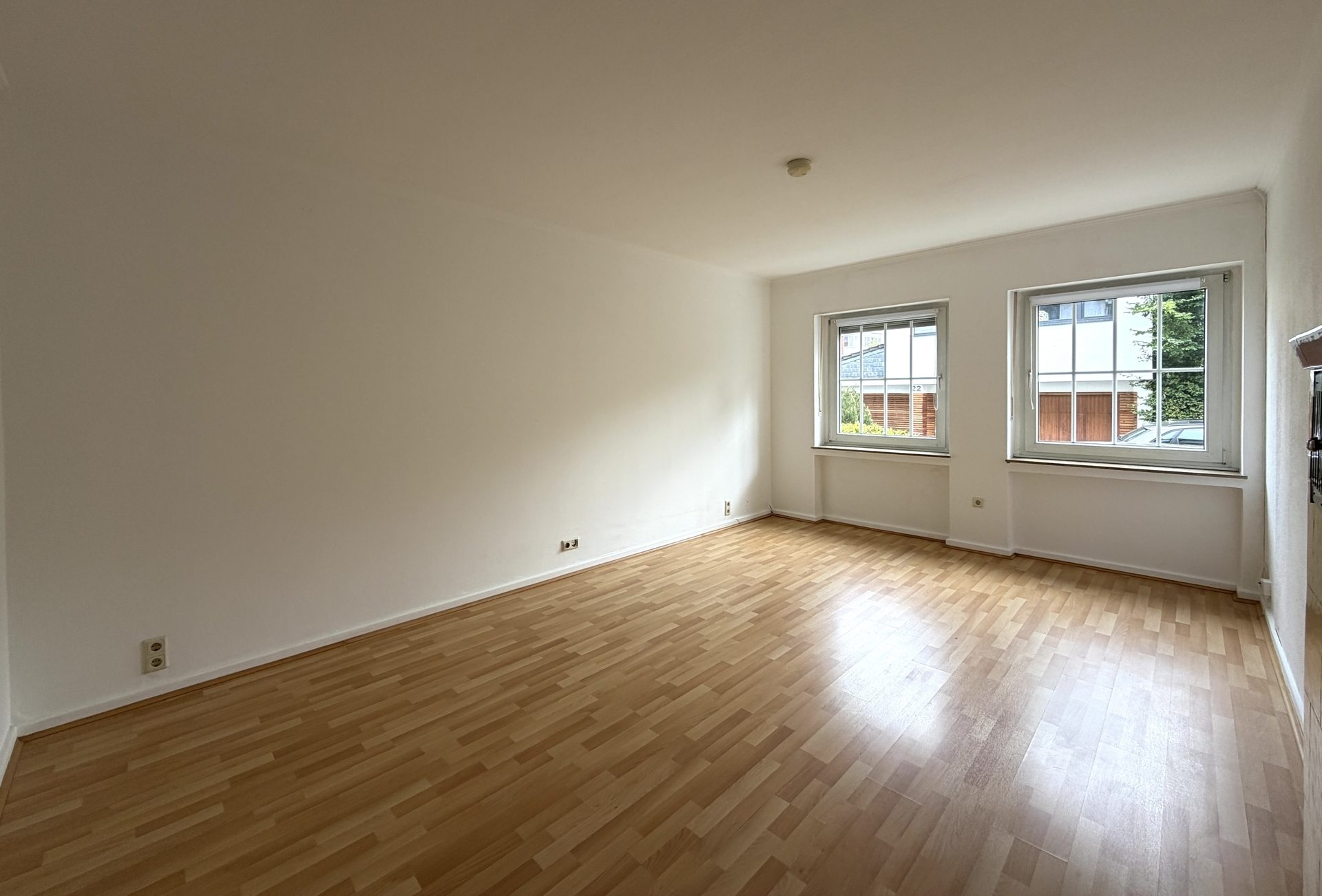Immobilienangebot - Bonn / Rüngsdorf - Haus - Drei Wohnungen, viele Möglichkeiten – Aufgeteiltes Mehrfamilienhaus in Bonn-Rüngsdorf!