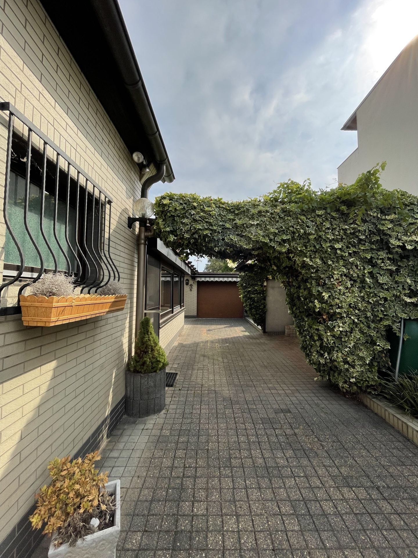 Immobilienangebot - Köln - Haus - Ein Haus, viele Möglichkeiten – Einfamilienhaus mit separater Wohneinheit