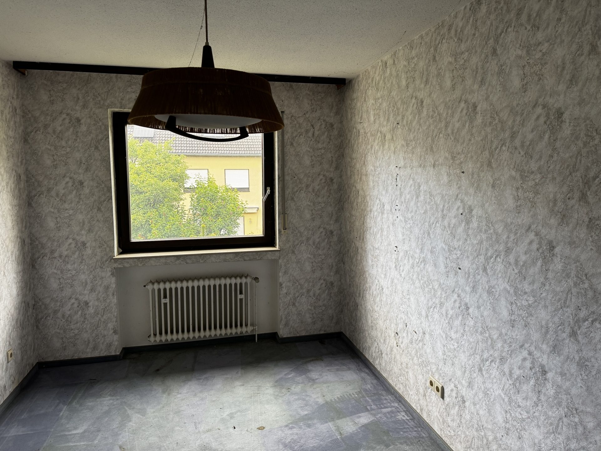 Immobilienangebot - Köln / Lind - Haus - Sanierungsbedürftiges Reihenhaus mit großem Entwicklungspotenzial