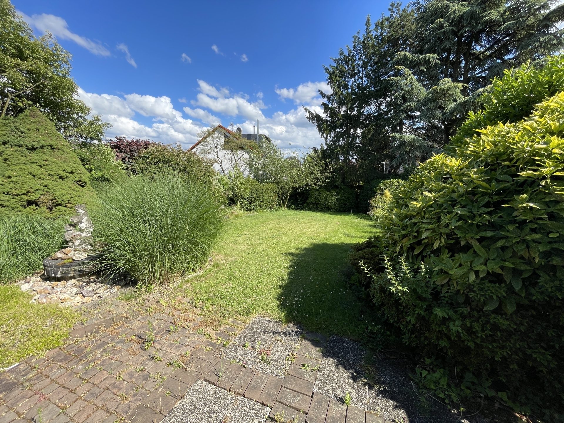 Immobilienangebot - Pulheim / Brauweiler - Haus - Charmantes Einfamilienhaus mit Sonnengarten und Garage - vor den Toren Kölns!