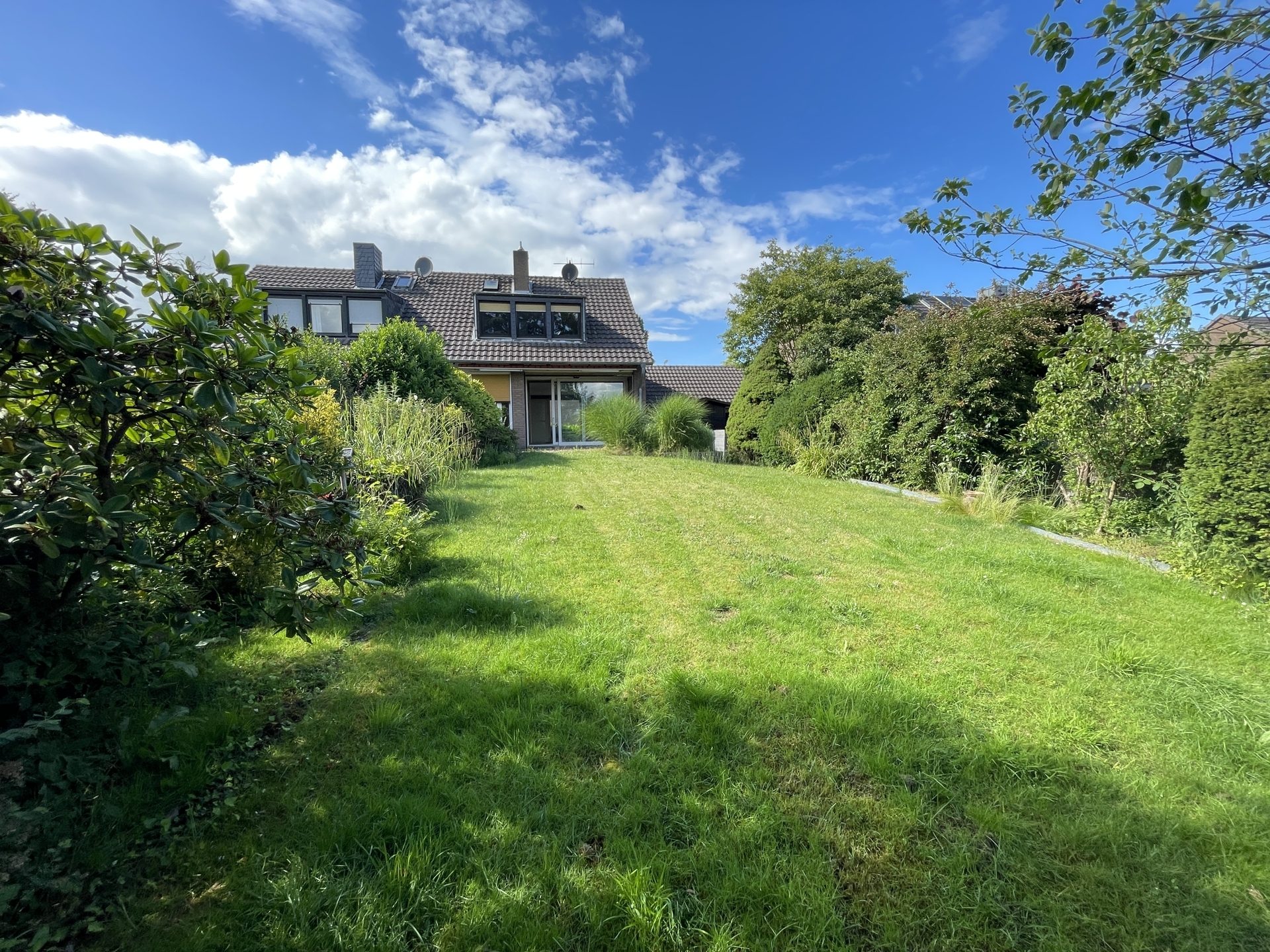 Immobilienangebot - Pulheim / Brauweiler - Haus - Charmantes Einfamilienhaus mit Sonnengarten und Garage - vor den Toren Kölns!