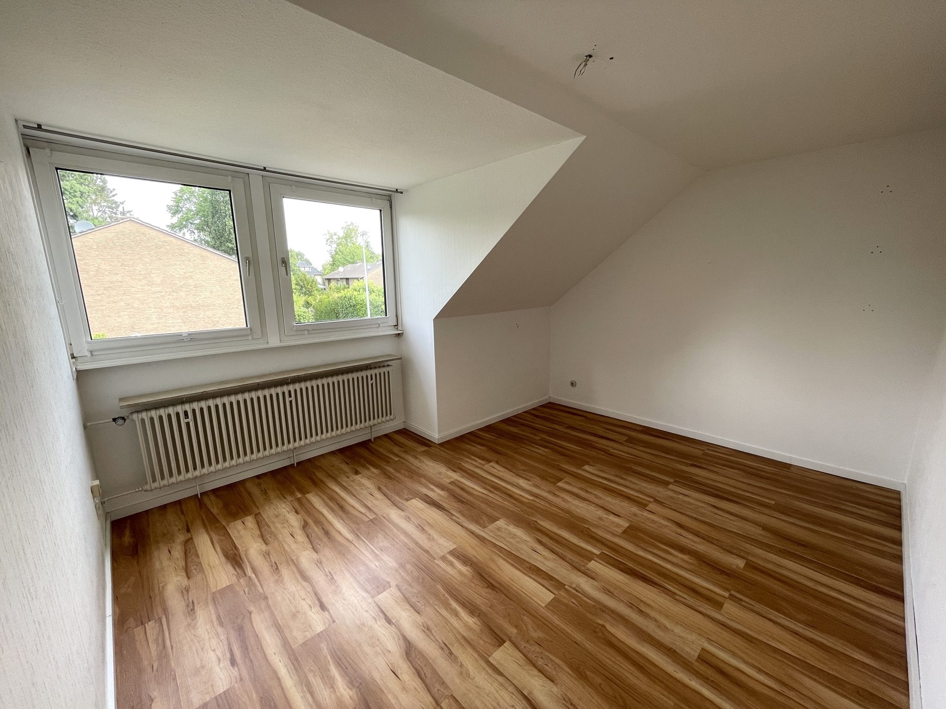Immobilienangebot - Pulheim / Brauweiler - Haus - Charmantes Einfamilienhaus mit Sonnengarten und Garage - vor den Toren Kölns!