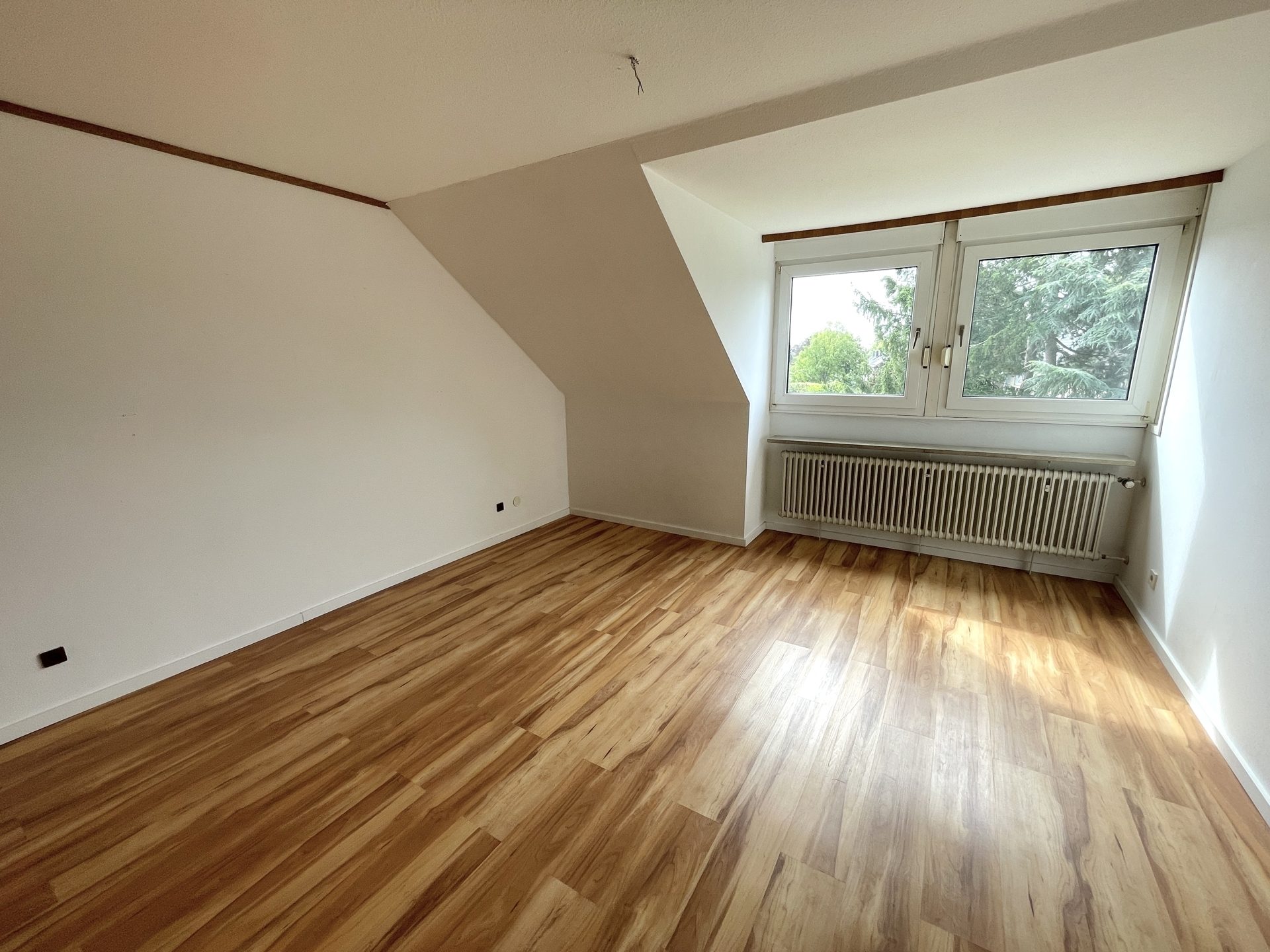 Immobilienangebot - Pulheim / Brauweiler - Haus - Charmantes Einfamilienhaus mit Sonnengarten und Garage - vor den Toren Kölns!