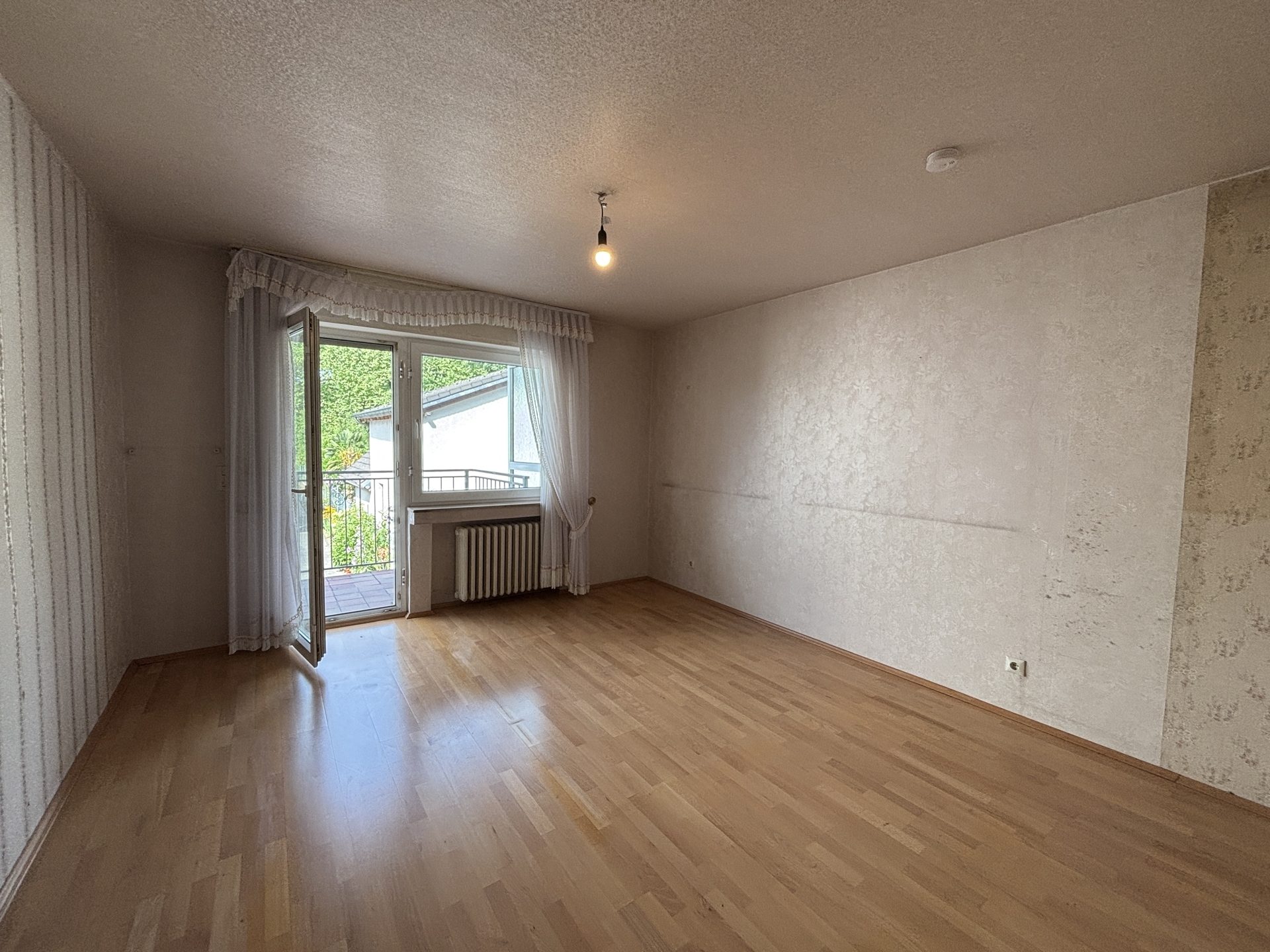 Immobilienangebot - Köln - Wohnung - Großzügig, hell und Einzelgarage in Rhein-Nähe!