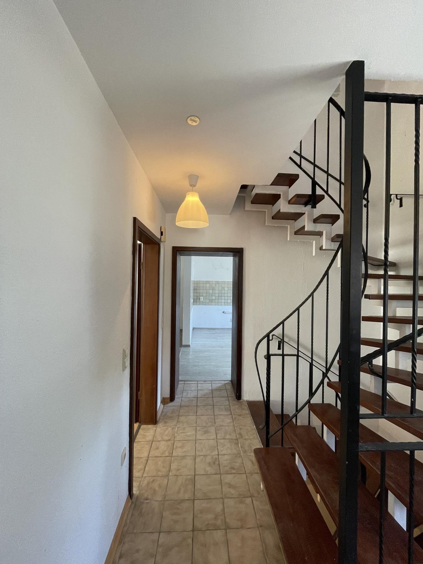 Immobilienangebot - Bedburg-Lipp/Millendorf - Haus - Ein Zuhause mit viel Platz – Doppelhaushälfte auf großzügigem Grundstück