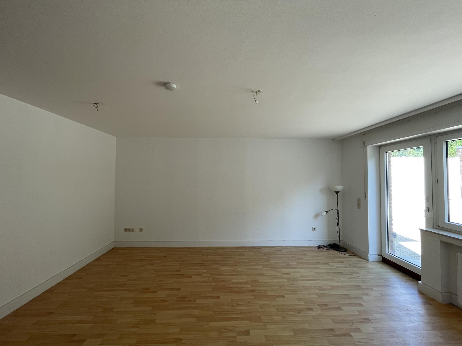 Immobilienangebot - Bedburg-Lipp/Millendorf - Haus - Ein Zuhause mit viel Platz – Doppelhaushälfte auf großzügigem Grundstück