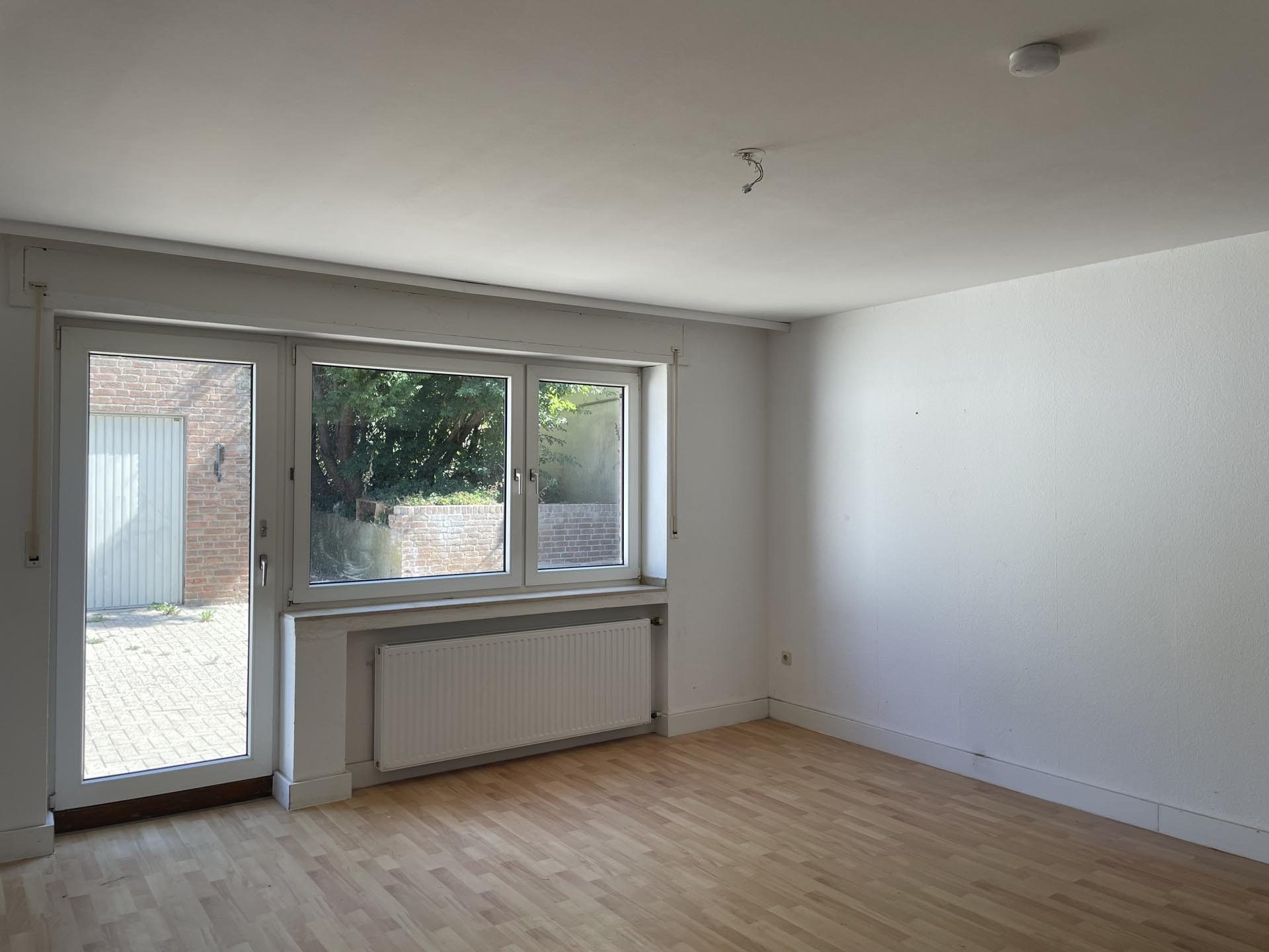 Immobilienangebot - Bedburg-Lipp/Millendorf - Haus - Ein Zuhause mit viel Platz – Doppelhaushälfte auf großzügigem Grundstück