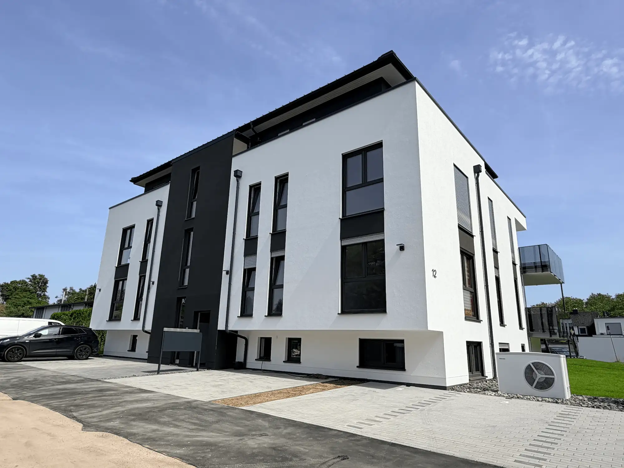 Front-Ansicht des Neubau-Projekts Thuja12 - Ihr neues Zuhause in Volkhoven-Weiler! Front-Ansicht des Neubau-Projekts Thuja12 - Ihr neues Zuhause in Volkhoven-Weiler!