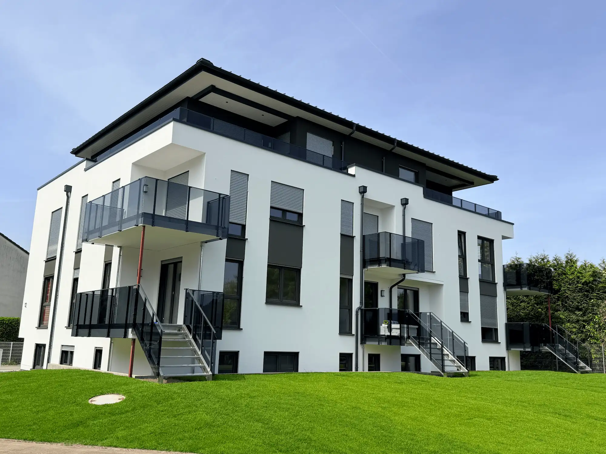 Rücken-Ansicht des Neubau-Projekts Thuja12 - Ihr neues Zuhause in Volkhoven-Weiler! Rücken-Ansicht des Neubau-Projekts Thuja12 - Ihr neues Zuhause in Volkhoven-Weiler!