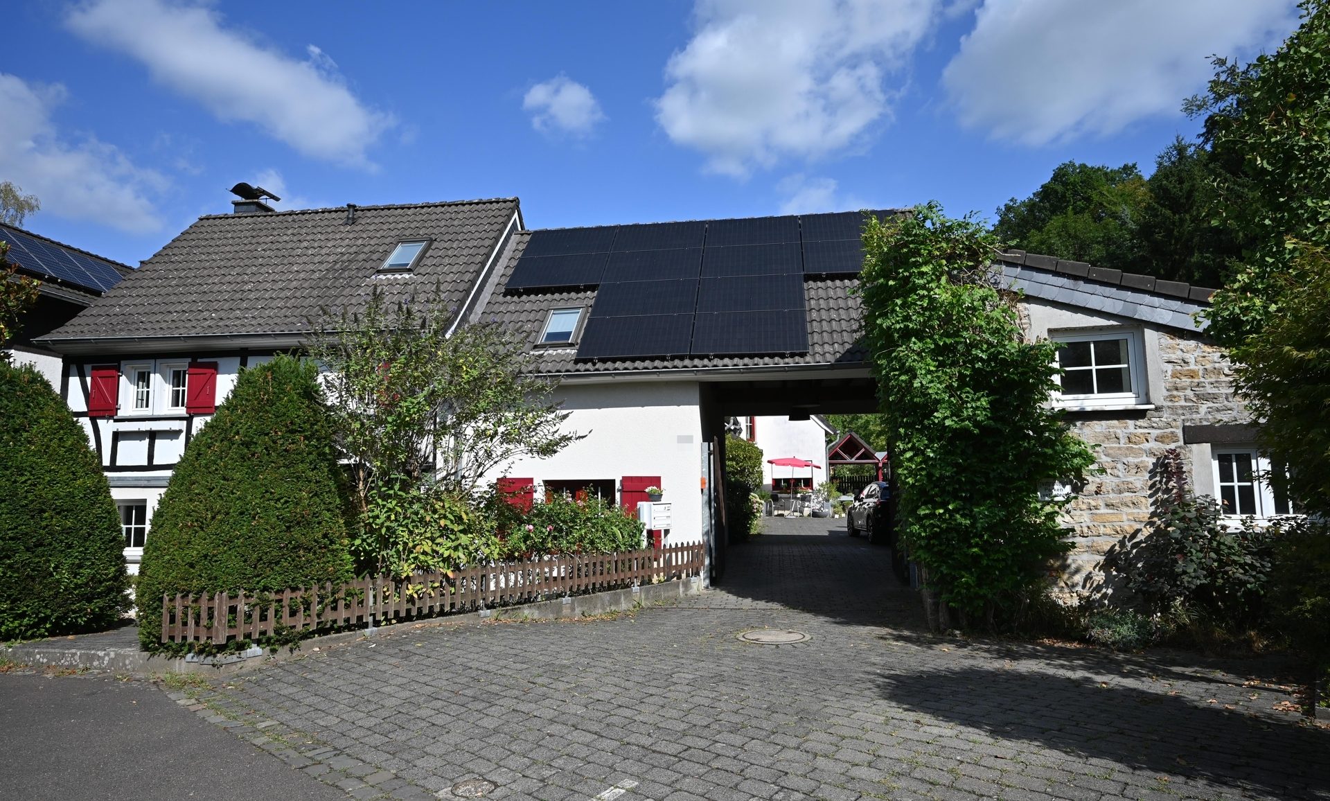 Immobilienangebot - Bergisch Gladbach / Hebborn - Haus - Einziehen & wohlfühlen – modernes Zuhause mit Garten am Waldrand – 2. Objekt verfügbar