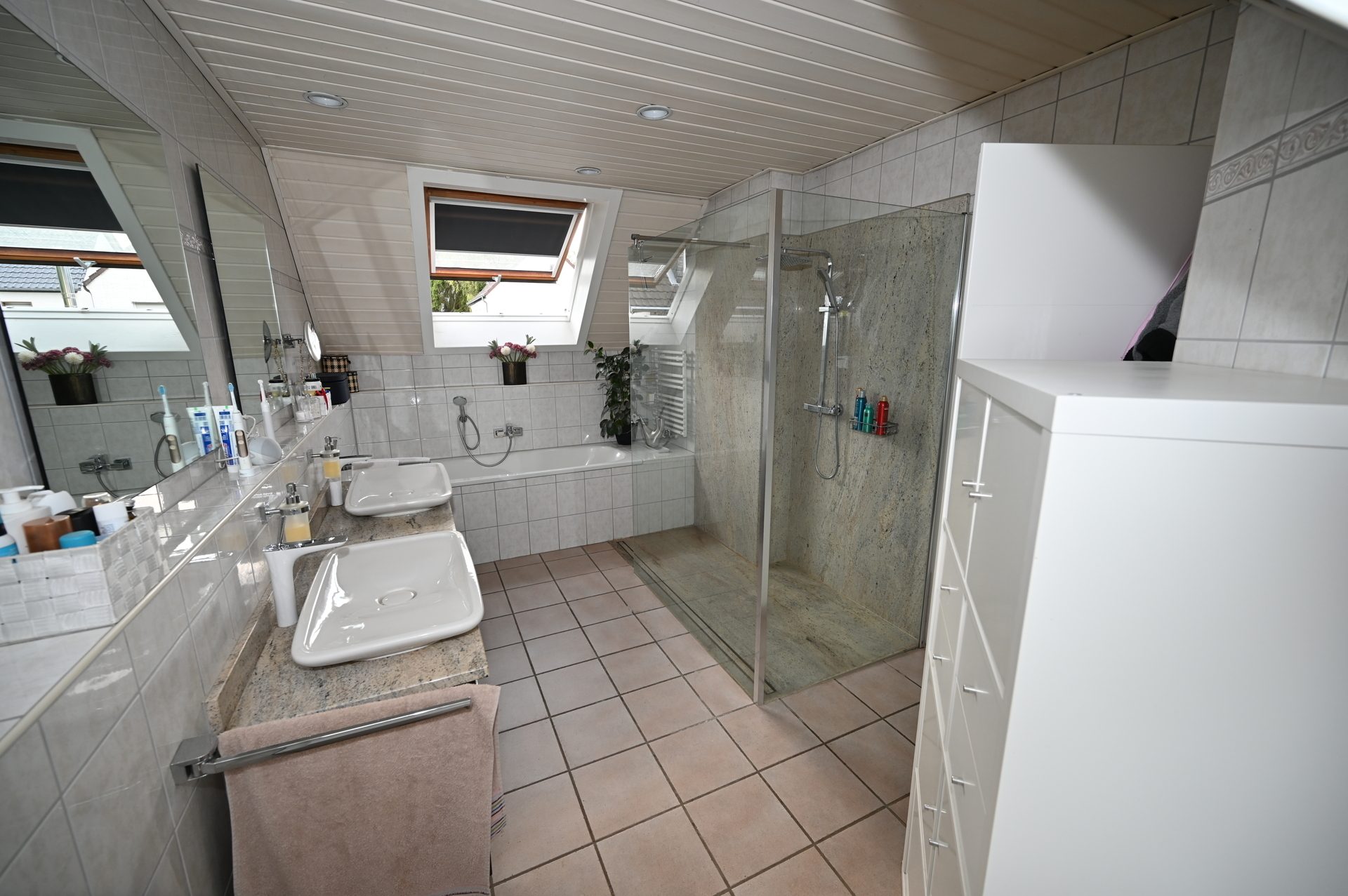 Immobilienangebot - Bergisch Gladbach / Hebborn - Haus - Einziehen & wohlfühlen – modernes Zuhause mit Garten am Waldrand – 2. Objekt verfügbar