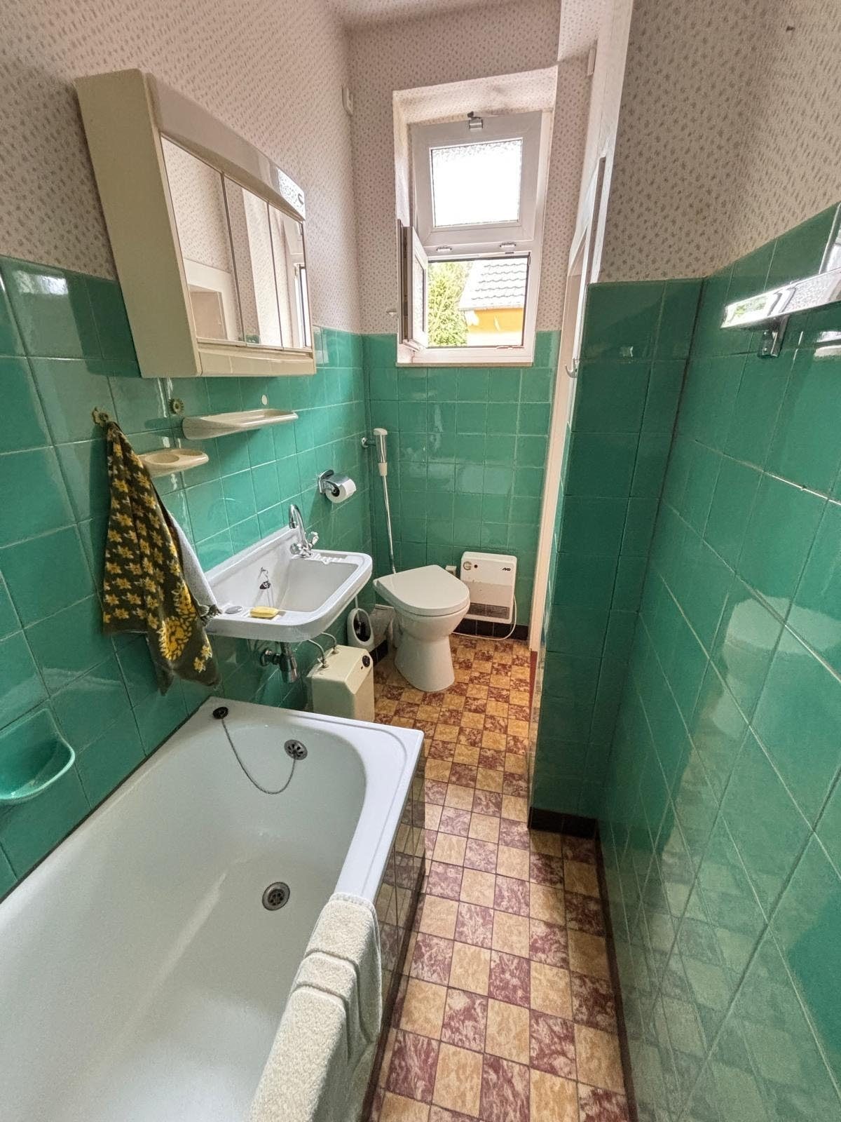 Immobilienangebot - Bonn / Holtorf - Haus - Raum für Ihre Wohnideen – Einfamilienhaus mit Charakter