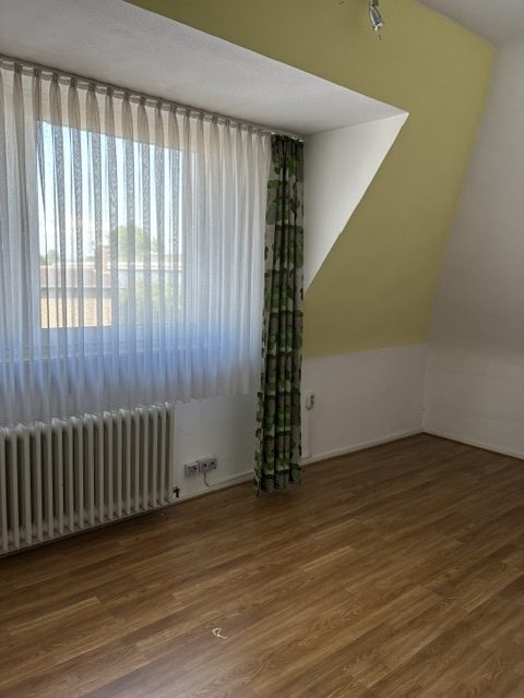 Immobilienangebot - Köln / Westhoven - Haus - Freistehendes Einfamilienhaus mit drei Garagen