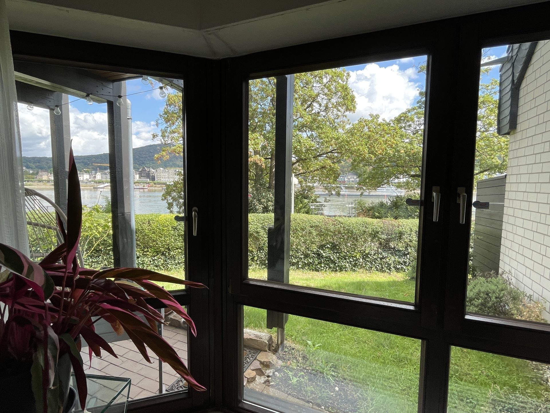 Immobilienangebot - Bonn / Bad Godesberg - Wohnung - Wohnen am Rhein – großzügige 2-Zimmer-Eigentumswohnung mit Terrasse und Loggia