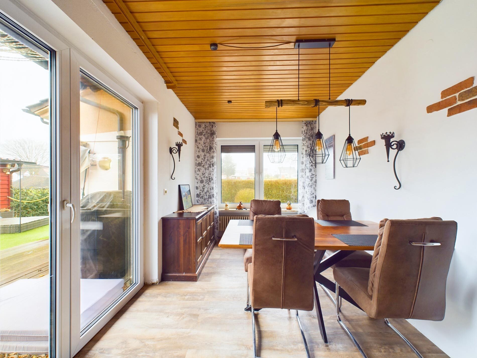 Immobilienangebot - Schlitz - Alle - Einfamilienhaus mit Einliegerwohnung, großer Terrasse und Garten