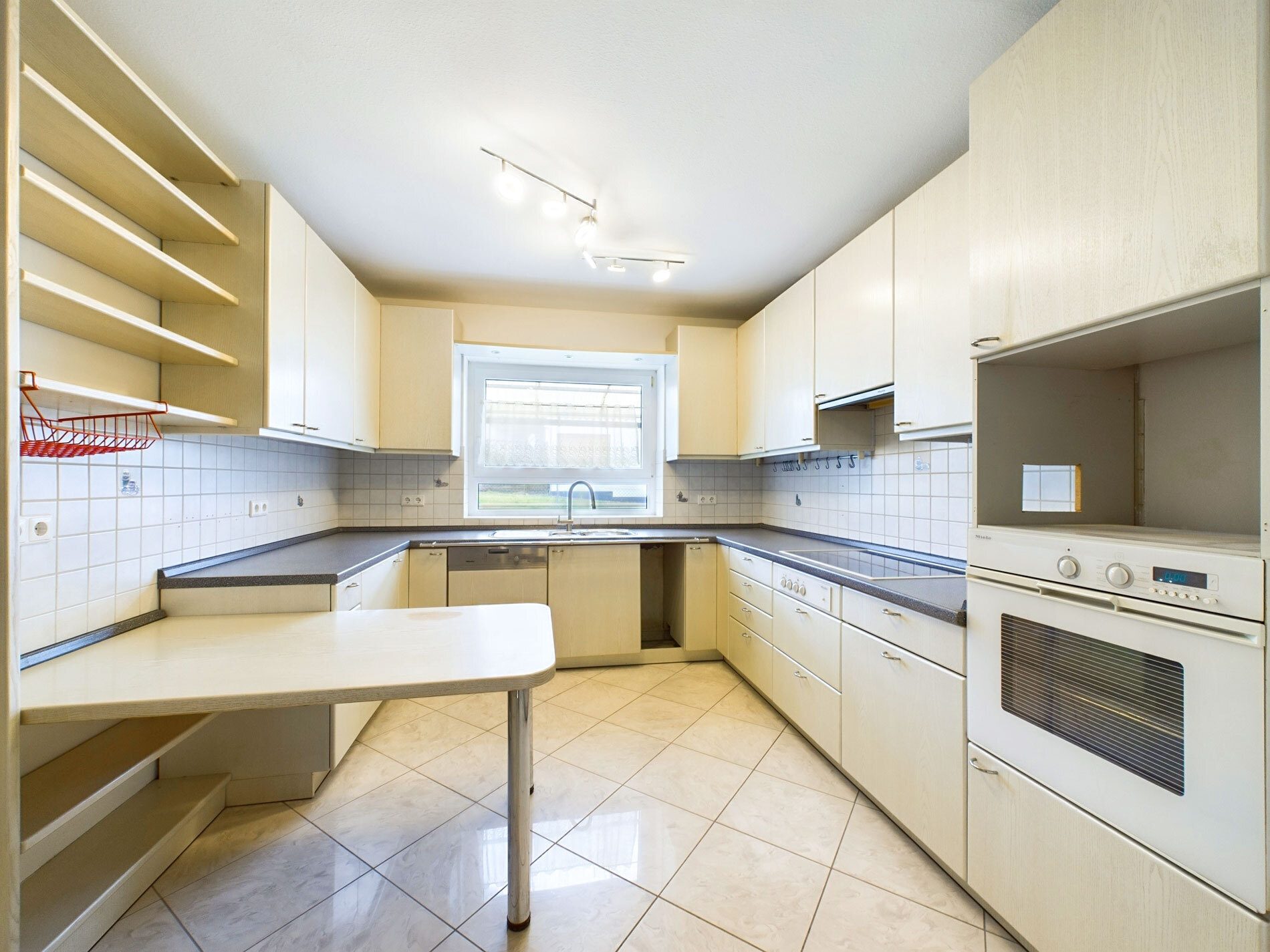 Immobilienangebot - Künzell - Alle - Große 4-Zimmer Wohnung mit Terrasse in Künzell