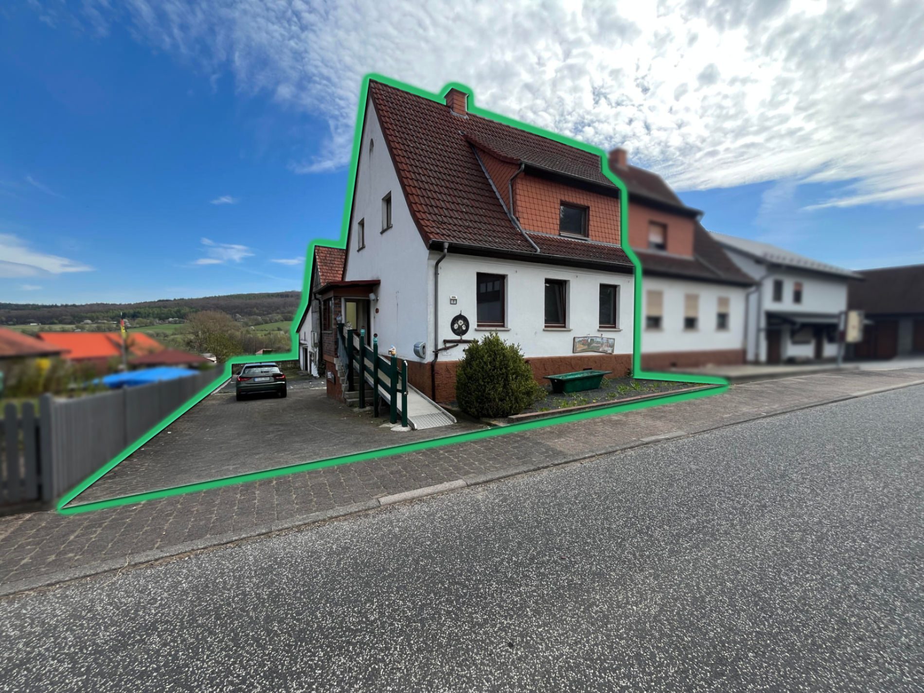 Immobilienangebot - Kalbach - Alle - Günstiger Einstieg ins Eigenheim: Doppelhaushälfte mit Garage und Scheune