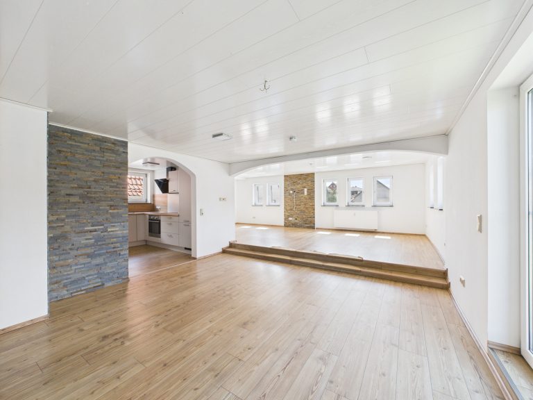 Immobilienangebot - Wartenberg - Alle - Große 2-Zimmer-Wohnung mit Balkon und Einbauküche