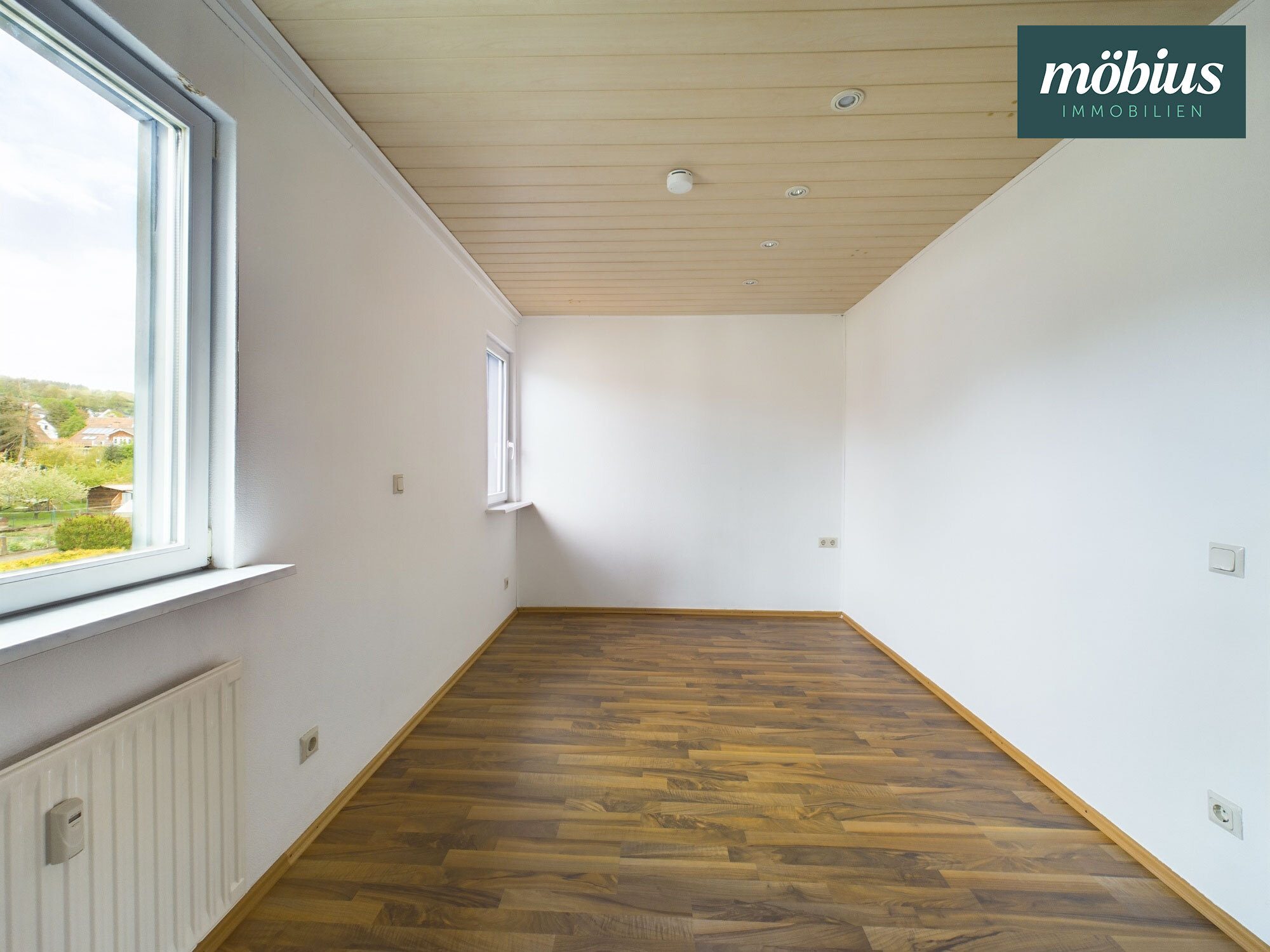 Immobilienangebot - Wartenberg - Alle - Gemütliche 3-Zimmer Dachgeschosswohnung mit tollem Bad in Angersbach