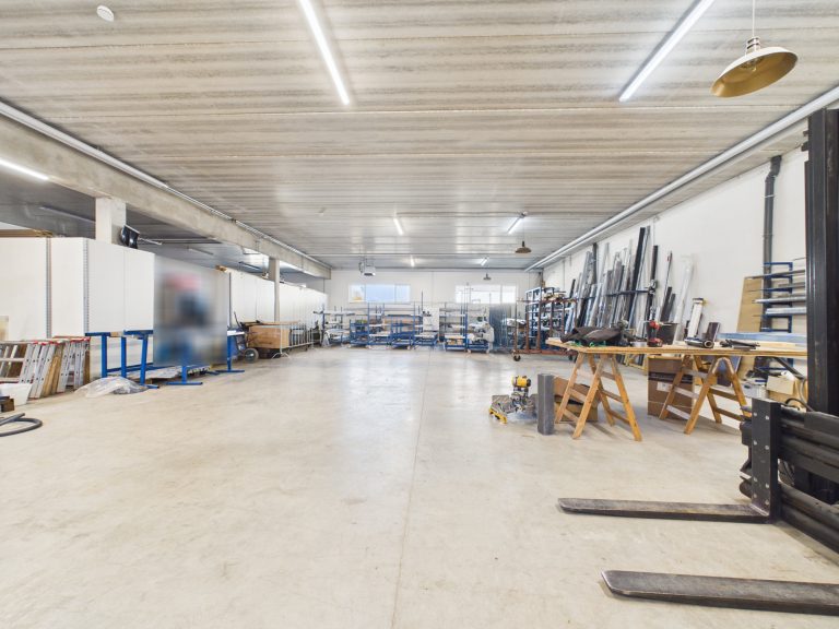 Immobilienangebot - Künzell - Alle - Warmhalle mit Büro & Smart-Home-Technik - Hochwertige Gewerbefläche