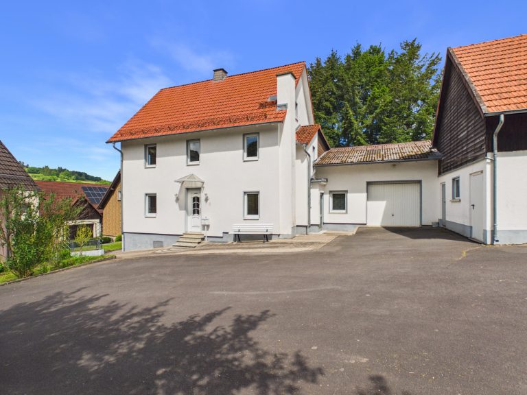 Immobilienangebot - Hilders - Alle - Platz ohne Ende – hier passt Ihr Leben rein! Wohnhaus mit Nebengebäuden & viel Stellfläche