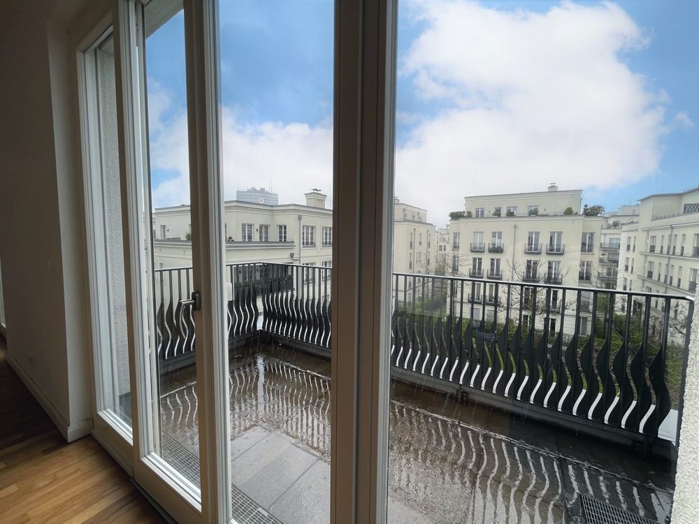 Immobilienangebot - Düsseldorf / Heerdt - Alle - Heinrich Heine Gärten: repräsentative 2-Zimmer
Wohnung mit Bad en Suite und schöner Einbauküche!
