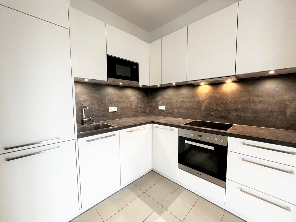 Immobilienangebot - Düsseldorf / Heerdt - Alle - Heinrich Heine Gärten: repräsentative 2-Zimmer
Wohnung mit Bad en Suite und schöner Einbauküche!