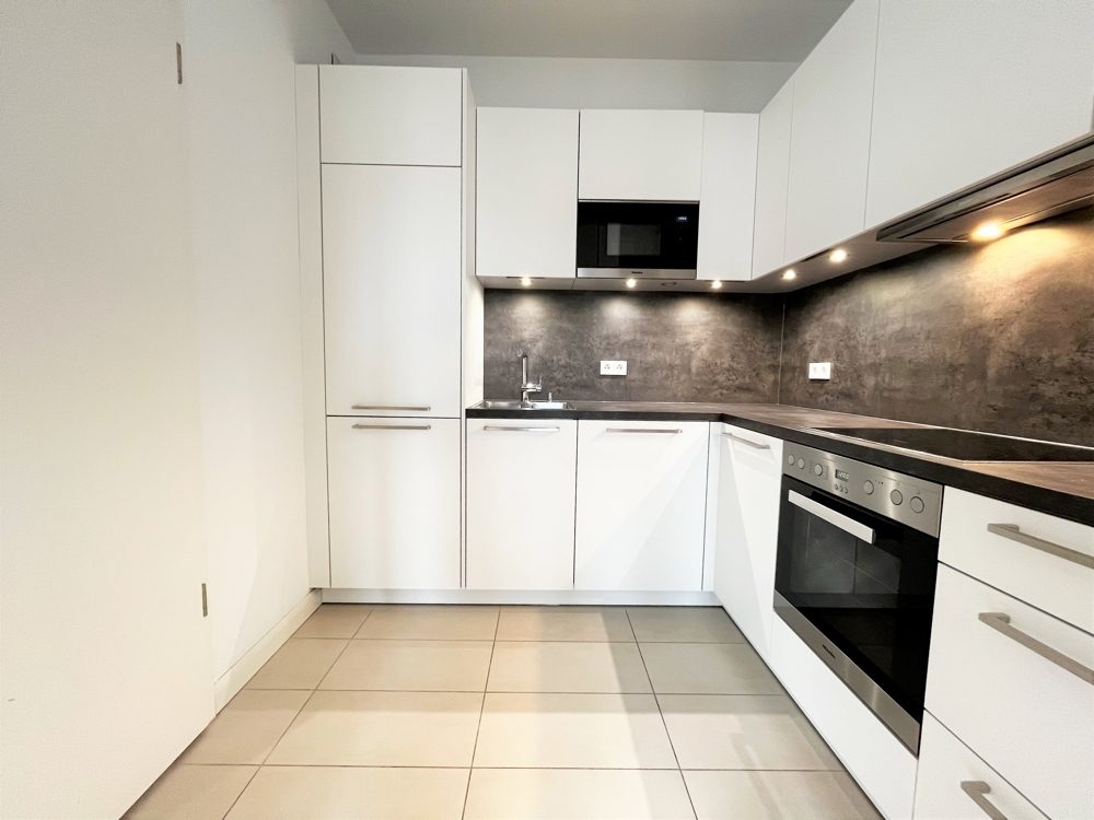 Immobilienangebot - Düsseldorf / Heerdt - Alle - Heinrich Heine Gärten: repräsentative 2-Zimmer
Wohnung mit Bad en Suite und schöner Einbauküche!