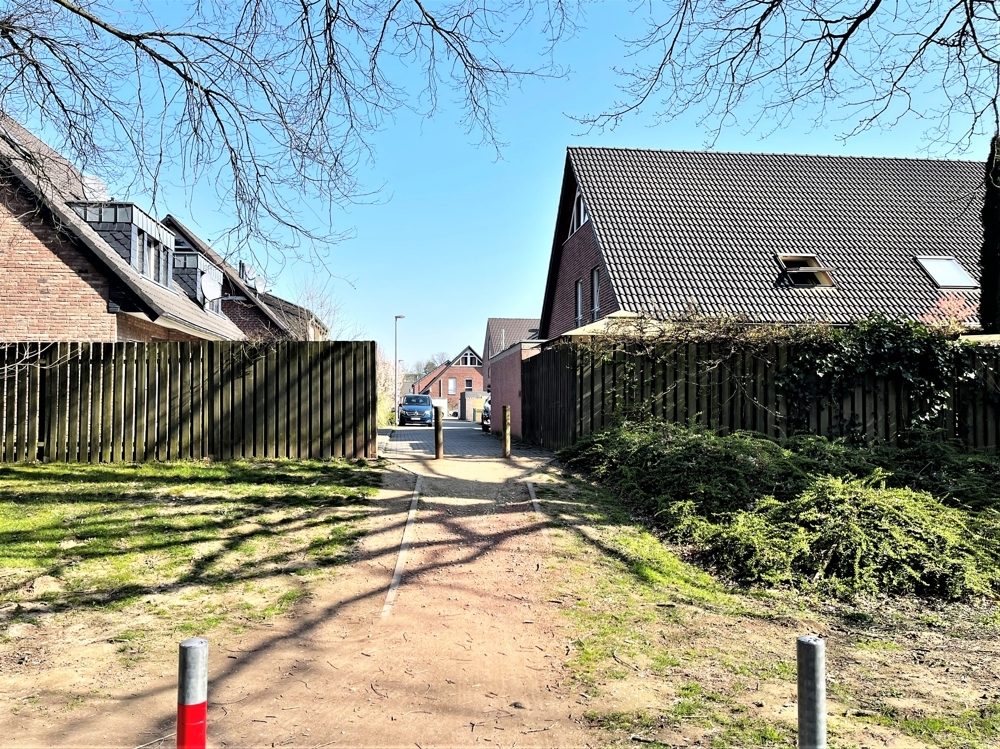 Immobilienangebot - Mönchengladbach - Alle - Mönchengladbach: großzügig geschnittene 5-Zimmer Doppelhaushälfte mit Garten in direkter Parklage!