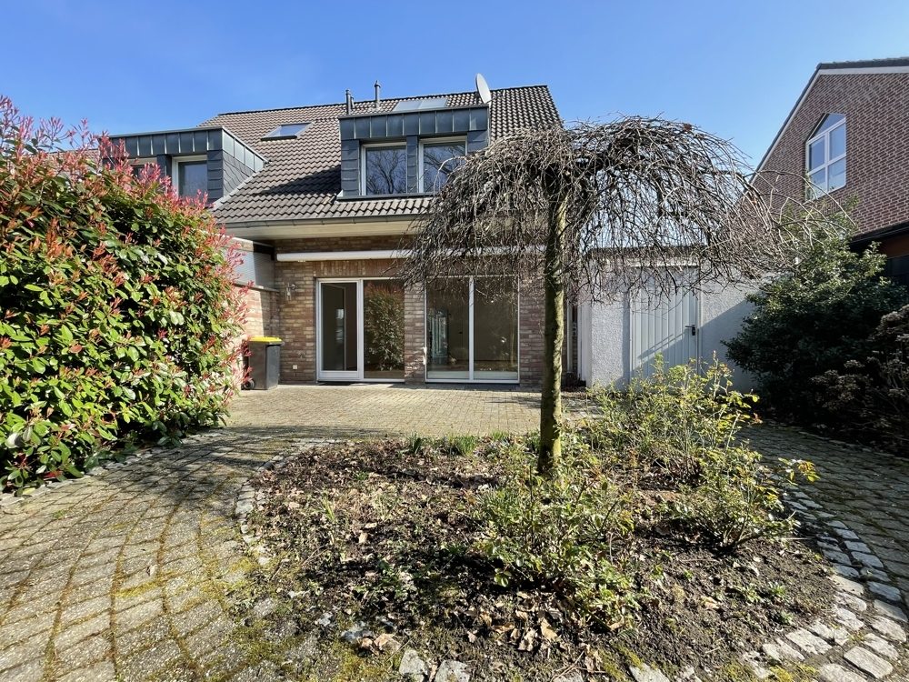 Immobilienangebot - Mönchengladbach - Alle - Mönchengladbach: großzügig geschnittene 5-Zimmer Doppelhaushälfte mit Garten in direkter Parklage!