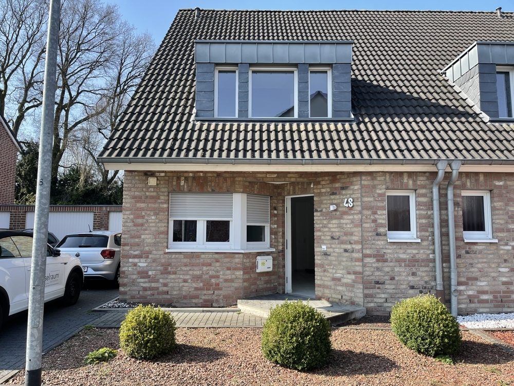 Immobilienangebot - Mönchengladbach - Alle - Mönchengladbach: großzügig geschnittene 5-Zimmer Doppelhaushälfte mit Garten in direkter Parklage!