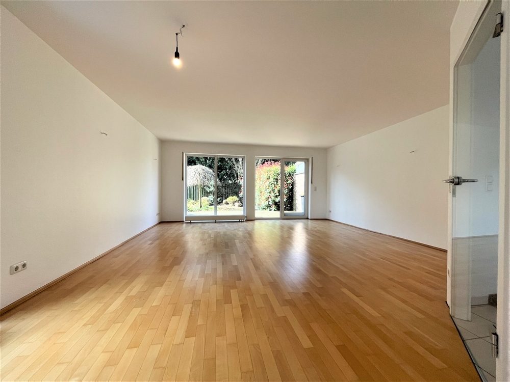 Immobilienangebot - Mönchengladbach - Alle - Mönchengladbach: großzügig geschnittene 5-Zimmer Doppelhaushälfte mit Garten in direkter Parklage!