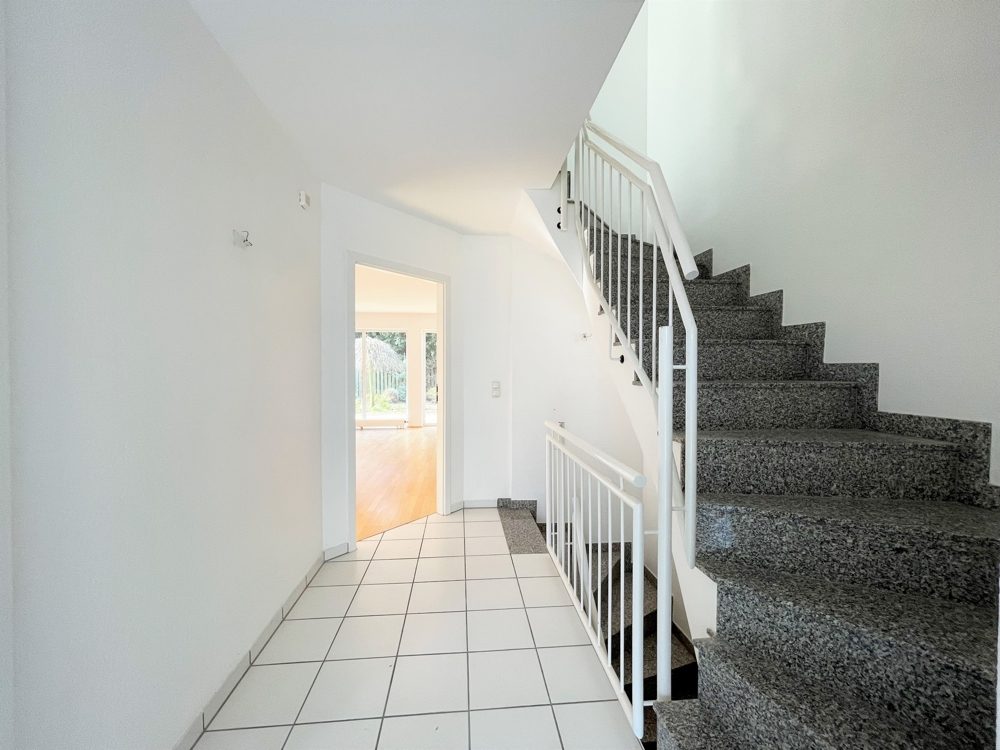 Immobilienangebot - Mönchengladbach - Alle - Mönchengladbach: großzügig geschnittene 5-Zimmer Doppelhaushälfte mit Garten in direkter Parklage!