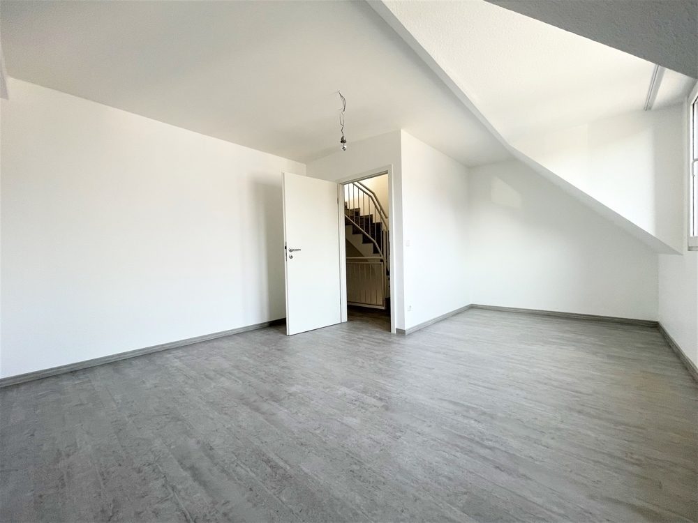 Immobilienangebot - Mönchengladbach - Alle - Mönchengladbach: großzügig geschnittene 5-Zimmer Doppelhaushälfte mit Garten in direkter Parklage!