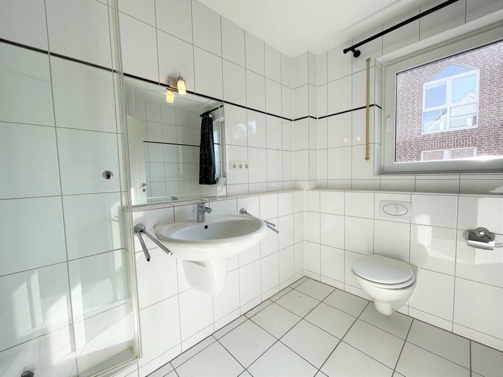 Immobilienangebot - Mönchengladbach - Alle - Mönchengladbach: großzügig geschnittene 5-Zimmer Doppelhaushälfte mit Garten in direkter Parklage!
